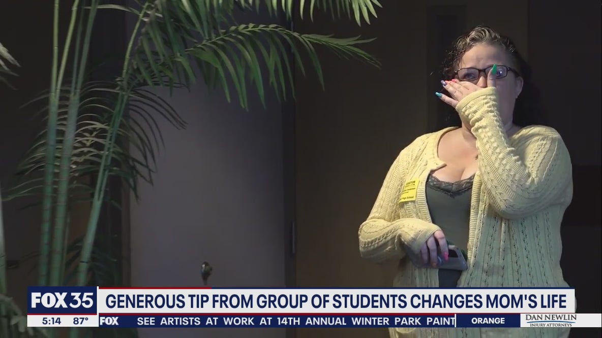 Students give generous tip to restaurant server
